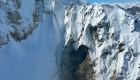 Een bergwand met sneeuw en rotsen zorgt voor instortingsgevaar in Blatten.
